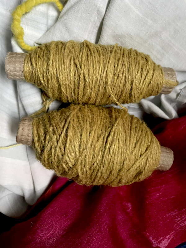 jute geverfd in bolletjes